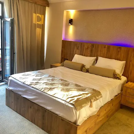 Nour & Hotel Estambul