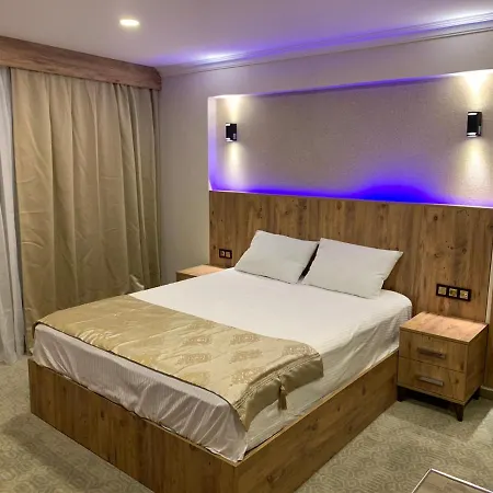 Hotel Nour & *