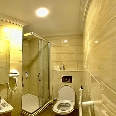 Hotel Nour & *